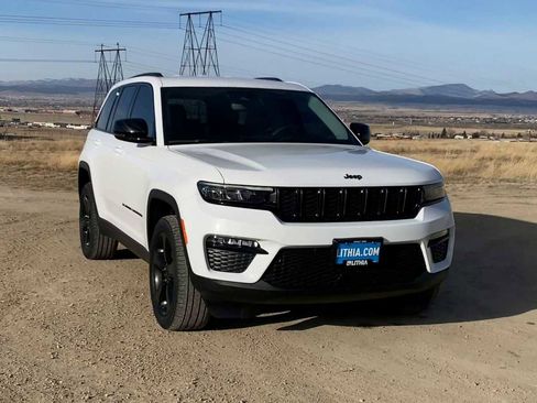 Certified 2023 Jeep Grand Cherokee Limited w/ Black Appearance Package image 2