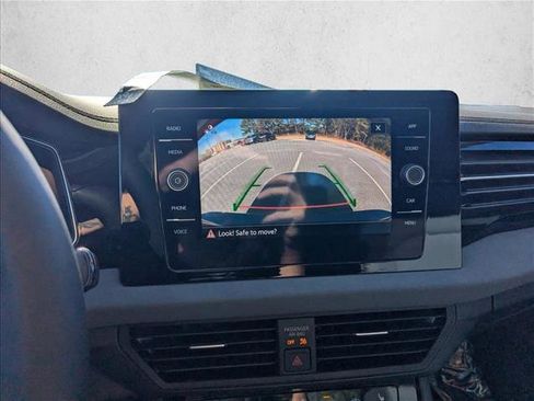 Certified 2025 Volkswagen Jetta SE w/ Sunroof Package image 12