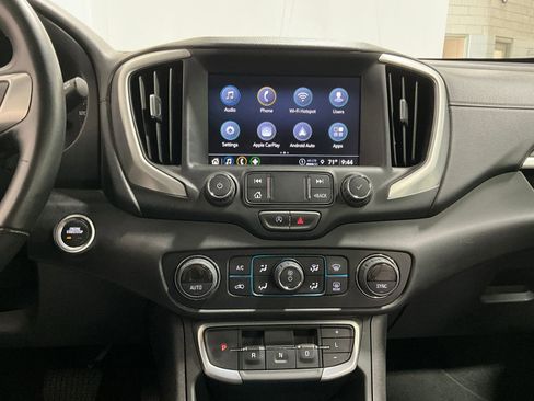 Used 2024 GMC Terrain SLT image 5