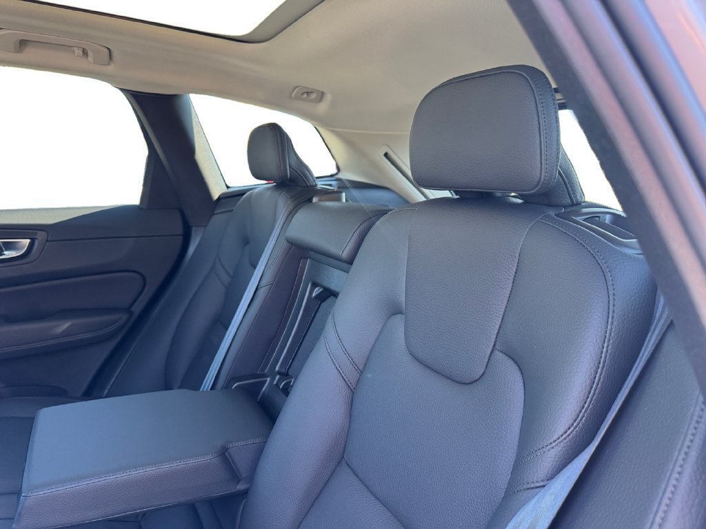 Certified 2024 Volvo XC60 B5 Plus AWD/4WD image 26