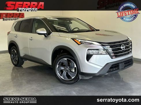 Used 2024 Nissan Rogue SV FWD image 1