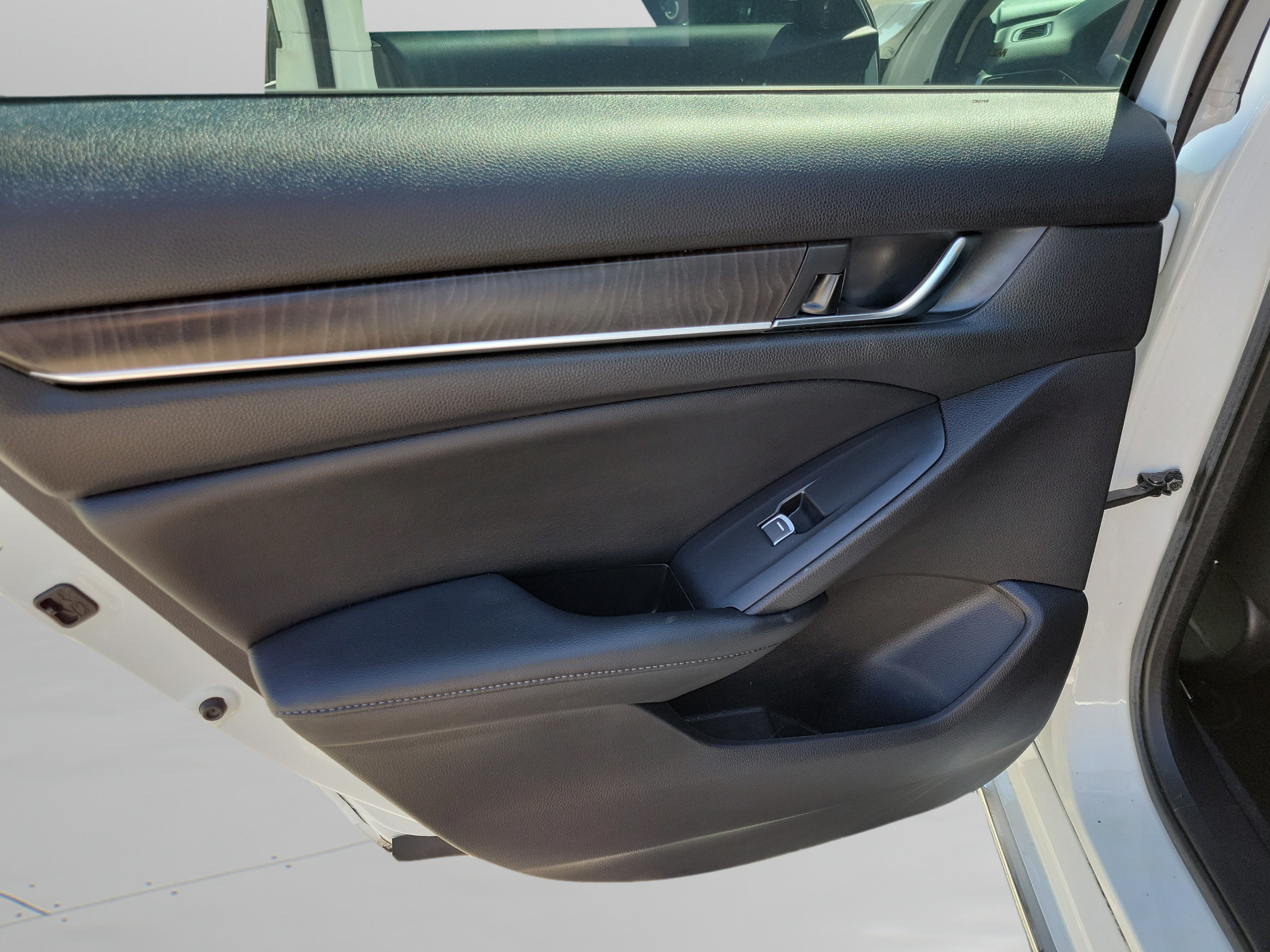 Used 2021 Honda Accord EX-L image 11