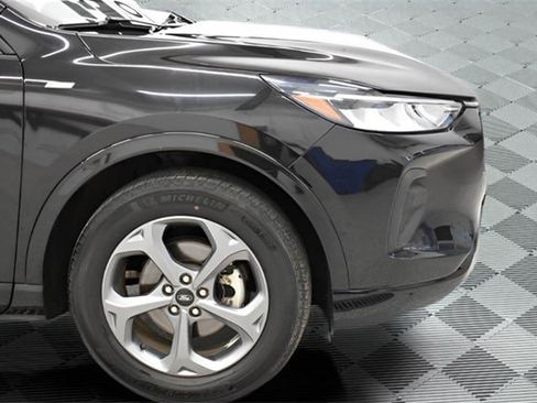 Used 2023 Ford Escape ST-Line image 13