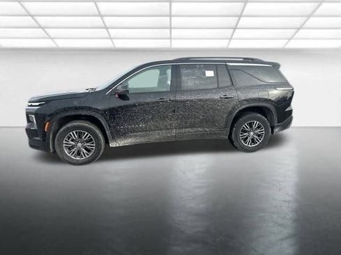 Certified 2025 Chevrolet Traverse LT image 1