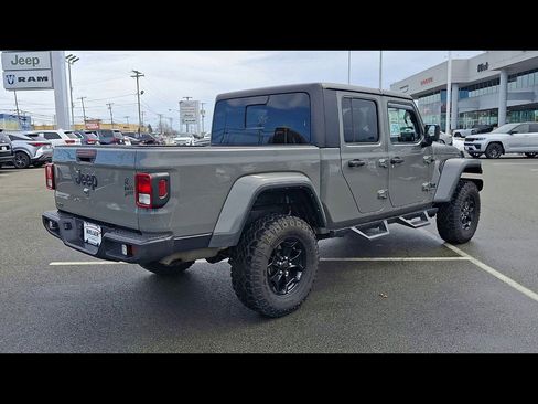 Used 2022 Jeep Gladiator Willys image 8