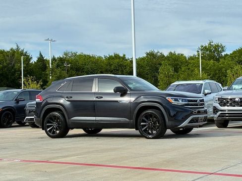 Used 2020 Volkswagen Atlas Cross Sport SE w/ Panoramic Sunroof Package FWD image 6