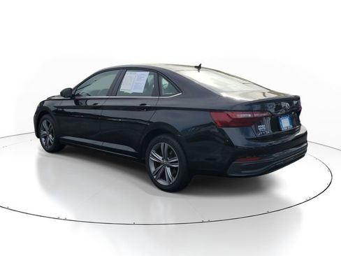 Used 2024 Volkswagen Jetta SE FWD image 4