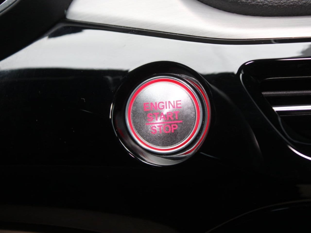 Used 2025 Acura MDX FWD image 29