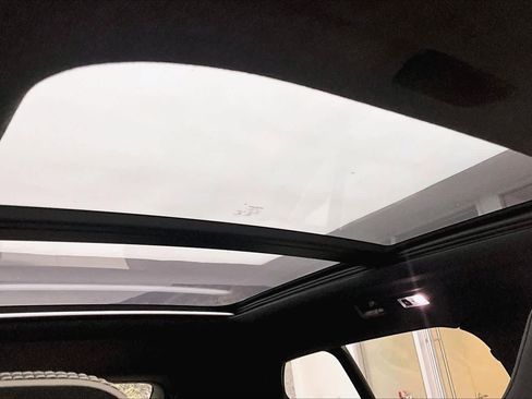 Used 2019 Volvo XC40 T5 R-Design image 14