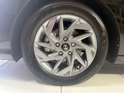 Used 2025 Hyundai Elantra Hybrid FWD image 9