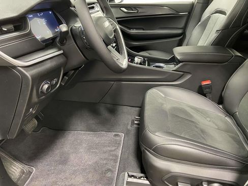 New 2025 Jeep Grand Cherokee L Altitude image 10