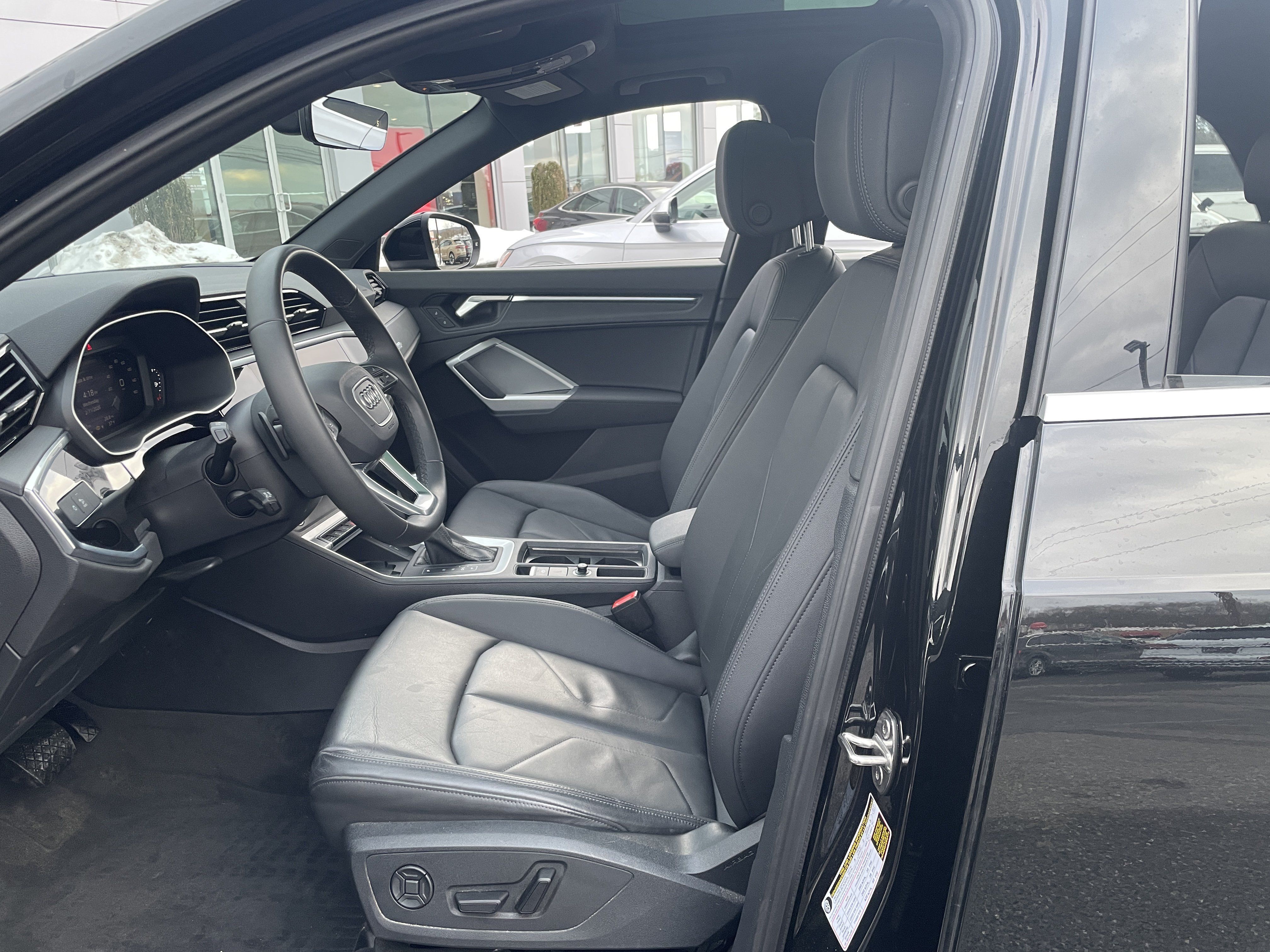 Certified 2025 Audi Q3 2.0T Premium Plus w/ Premium Plus Package AWD/4WD image 7