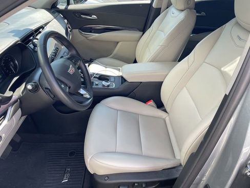 Used 2023 Cadillac XT4 Luxury image 3