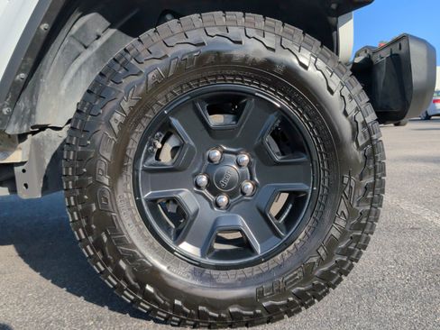 Used 2023 Jeep Gladiator Mojave w/ Cold Weather Group AWD/4WD image 13