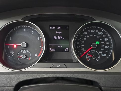 Used 2017 Volkswagen Golf SE image 21