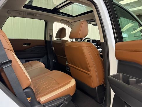 New 2026 Nissan Pathfinder Platinum image 26
