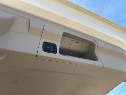 Used 2023 GMC Acadia SLT image 14