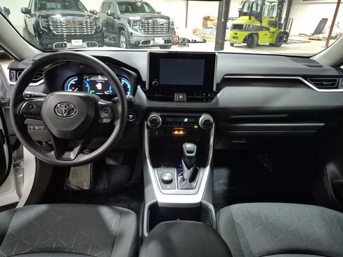 Used 2025 Toyota RAV4 XLE image 21