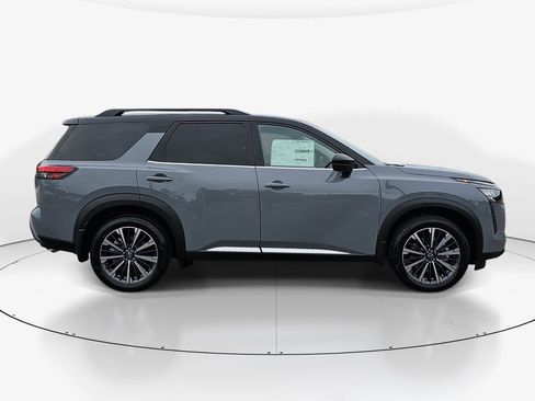 New 2026 Nissan Pathfinder Platinum FWD image 5