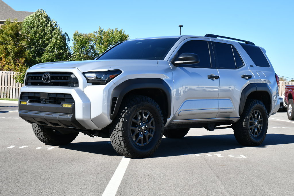 Used 2025 Toyota 4Runner SR5 AWD/4WD image 4