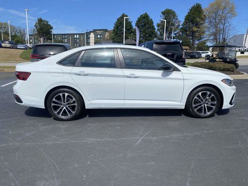 Certified 2025 Volkswagen Jetta Sport FWD image 8