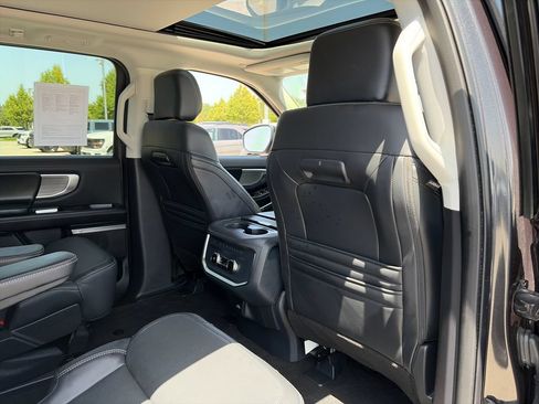 Used 2025 Ford Expedition Max Platinum AWD/4WD image 37