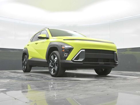 Certified 2025 Hyundai Kona SEL image 30