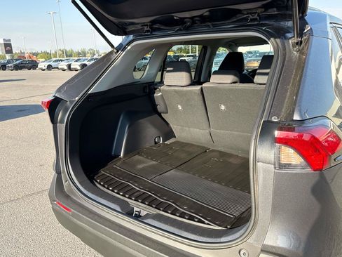 Used 2022 Toyota RAV4 LE AWD/4WD image 15