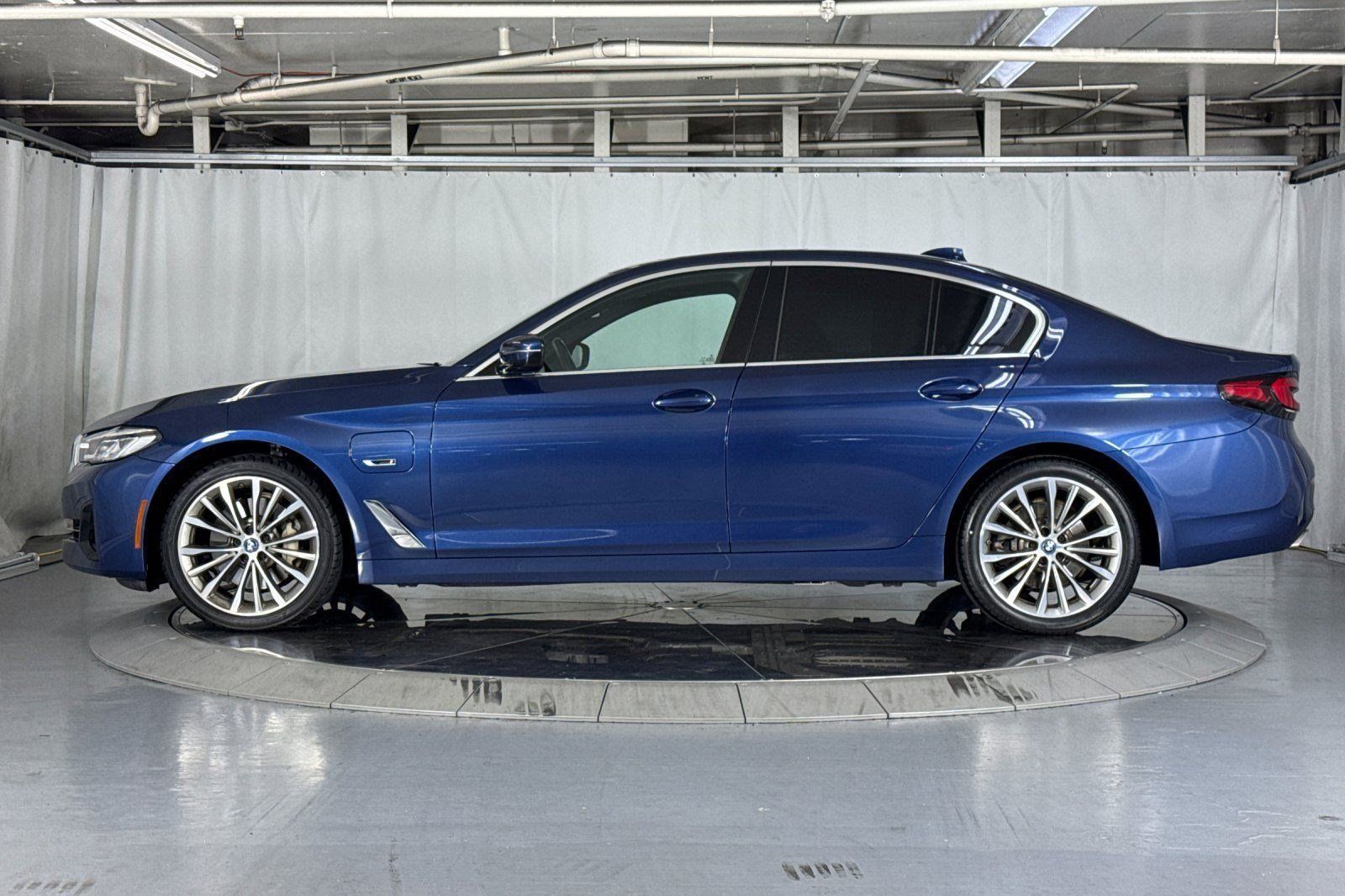 Used 2023 BMW 530e w/ Convenience Package RWD image 2