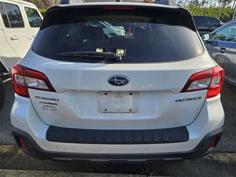 Used 2018 Subaru Outback 2.5i Premium image 5