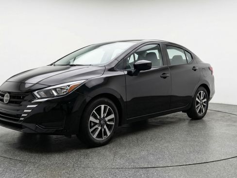 Used 2025 Nissan Versa SV FWD image 3