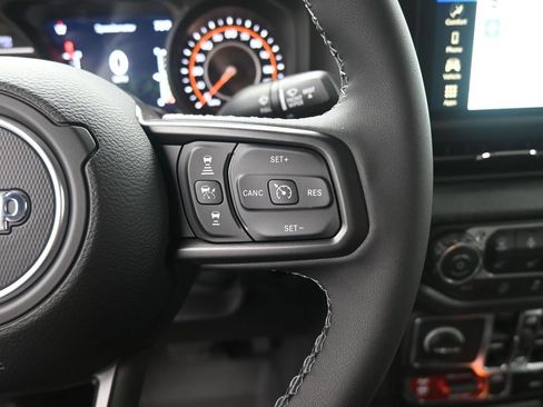 New 2026 Jeep Gladiator Sport AWD/4WD image 2
