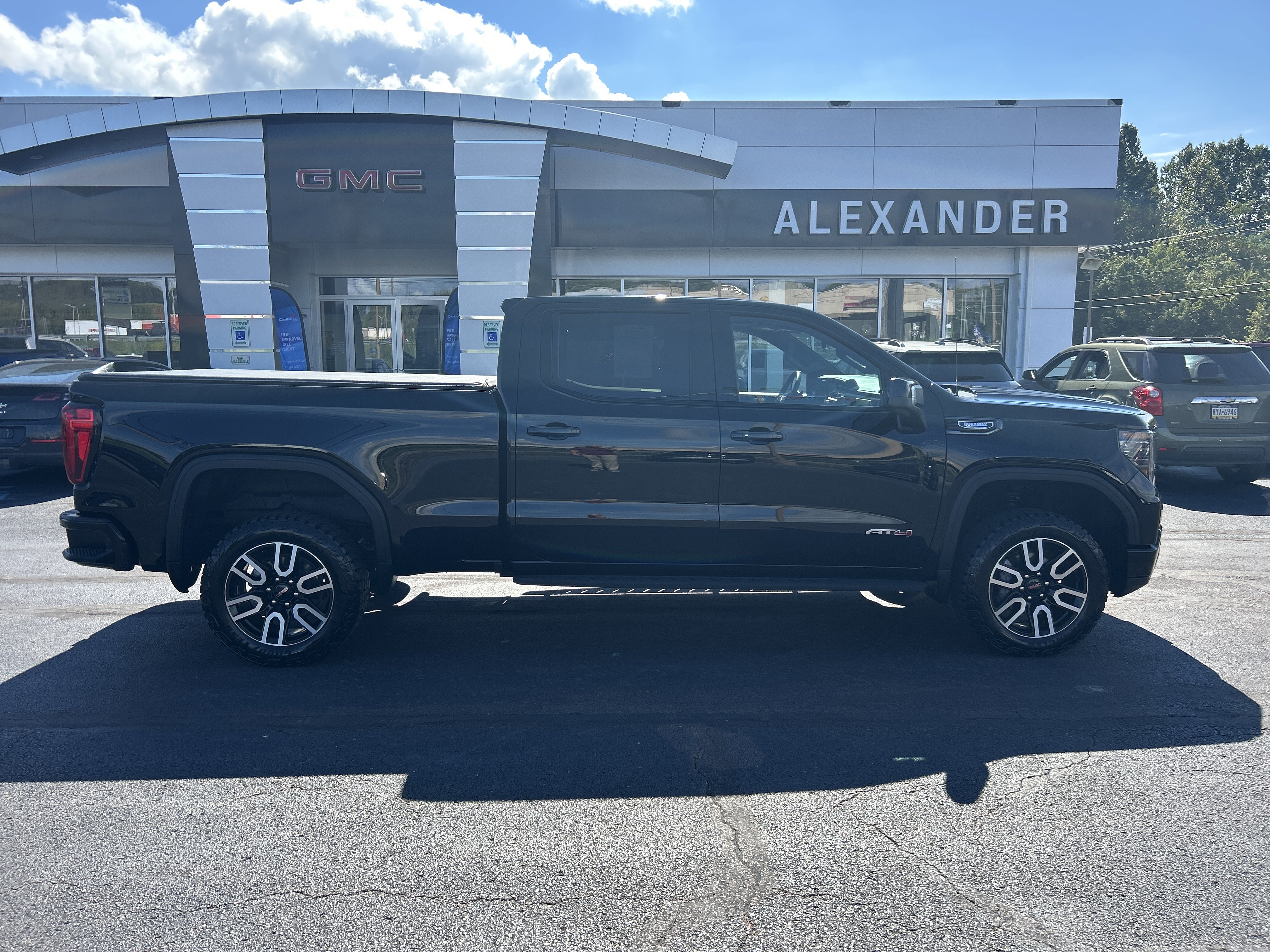 Used 2023 GMC Sierra 1500 AT4 w/ AT4 Premium Package AWD/4WD image 2