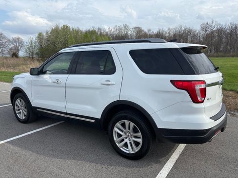 Used 2018 Ford Explorer XLT AWD/4WD image 6