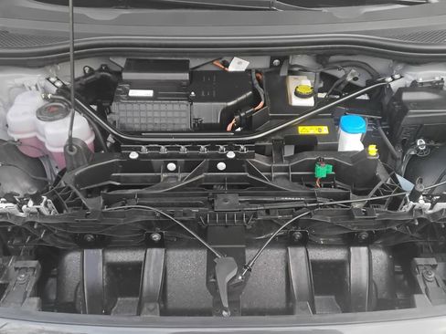 Used 2025 Audi Q4 e-tron Premium image 15