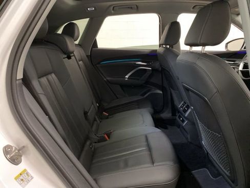 Used 2025 Audi Q5 Premium w/ Convenience Package image 21