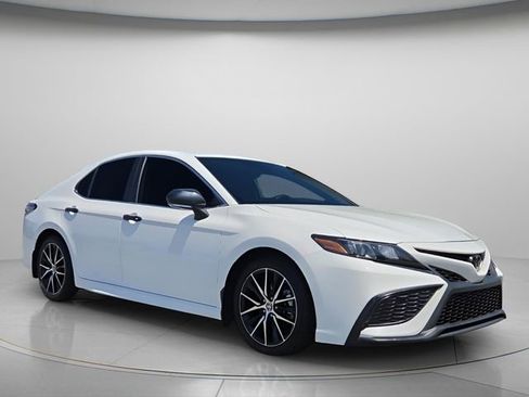 Used 2023 Toyota Camry SE AWD/4WD image 9