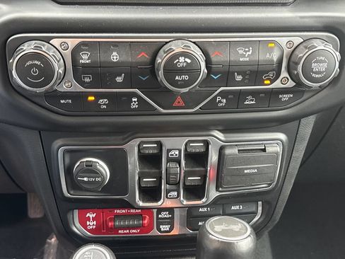 Used 2022 Jeep Wrangler Unlimited Rubicon AWD/4WD image 24