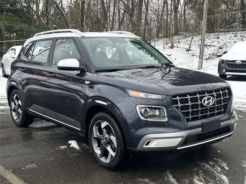 Used 2023 Hyundai Venue Limited image 28