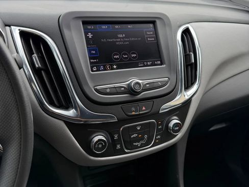 Used 2023 Chevrolet Equinox LT image 25