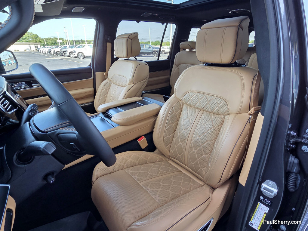 Used 2026 Jeep Grand Wagoneer Summit AWD/4WD image 30
