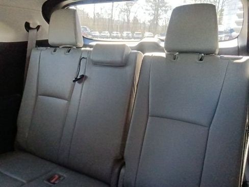 Used 2023 Toyota Highlander XLE image 28