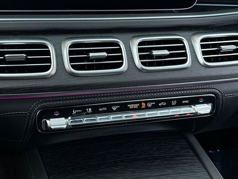 New 2025 Mercedes-Benz GLS 580 4MATIC image 18