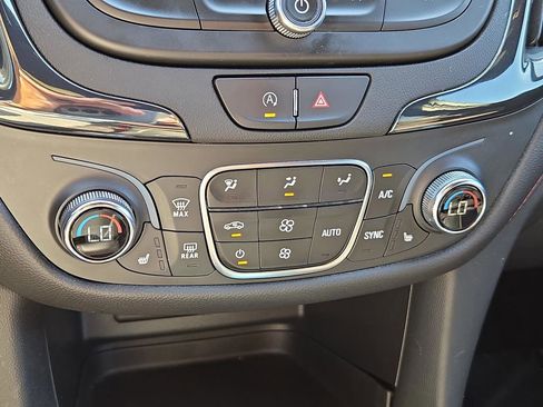 Used 2023 Chevrolet Equinox RS image 24