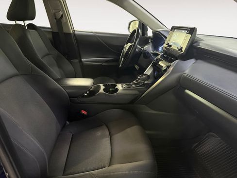 Used 2022 Toyota Venza LE image 19