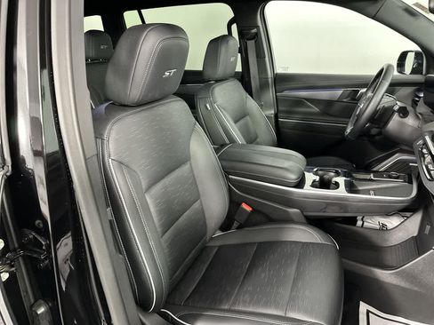 Used 2025 Buick Enclave Sport Touring image 20