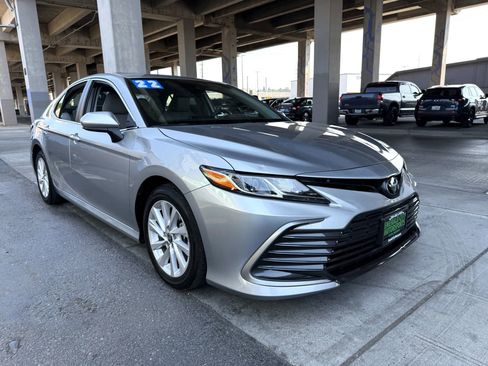 Used 2022 Toyota Camry LE image 3