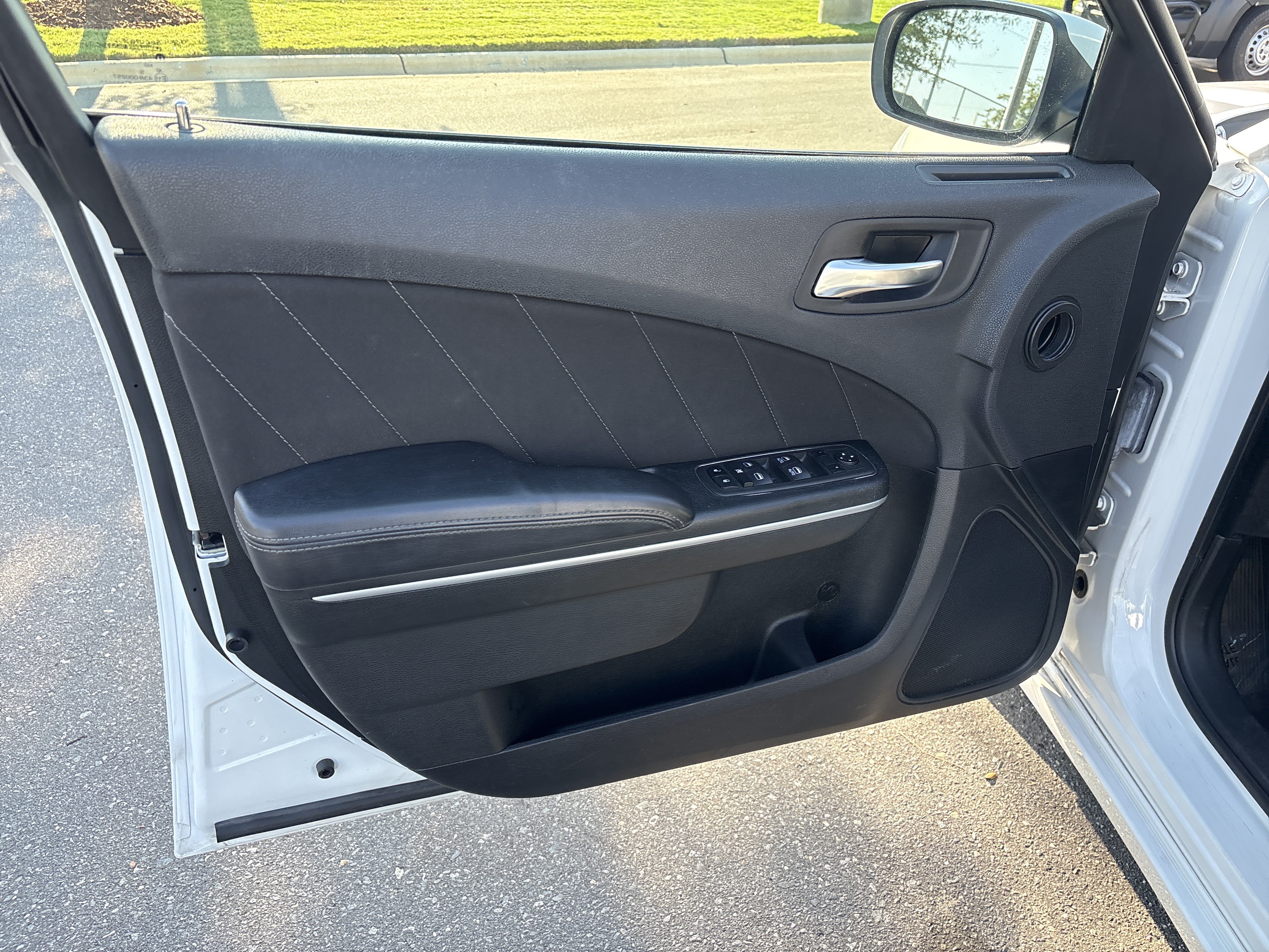 Used 2022 Dodge Charger SXT RWD image 15