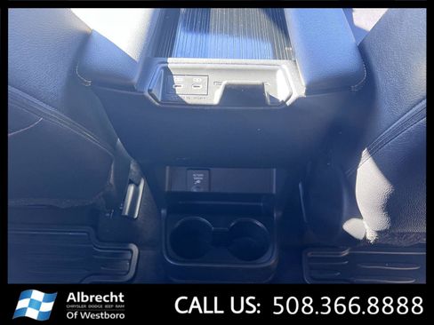 Used 2025 Toyota Sienna XLE Woodland Edition image 24