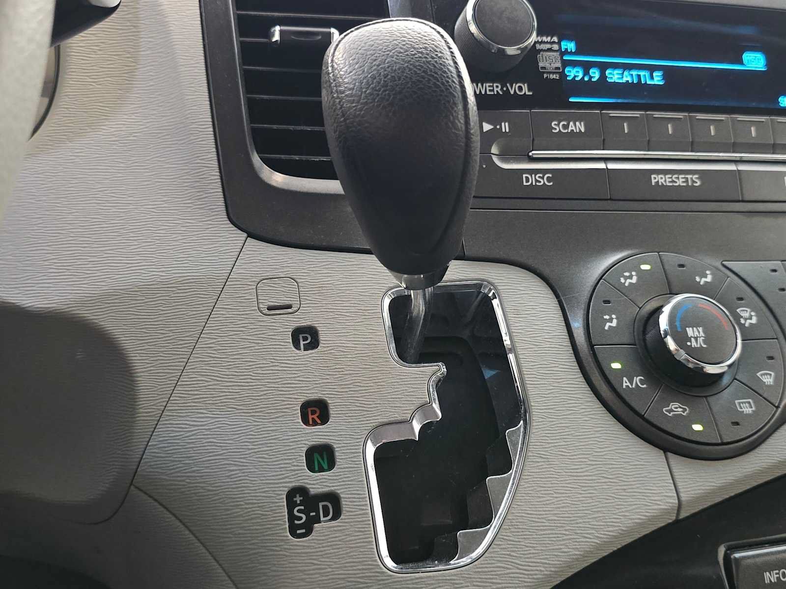 Used 2011 Toyota Sienna LE w/ Towing Pkg FWD image 15